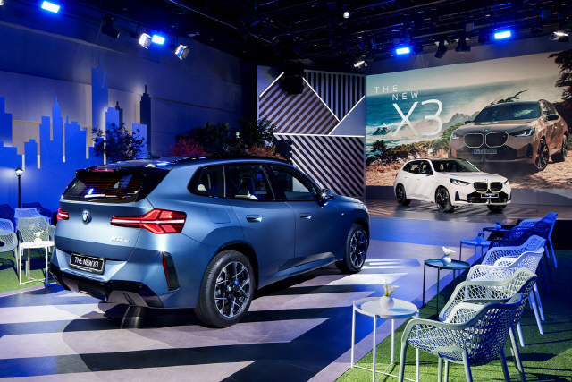 인천 영종도 BMW 드라이빙 센터에서열린 BMW 뉴 X3 출시 행사에서 뉴 X3가 전시돼 있다. BMW 제공